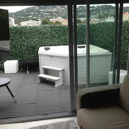 Penthouse With Jacuzzi On The Big Terrace Cannes